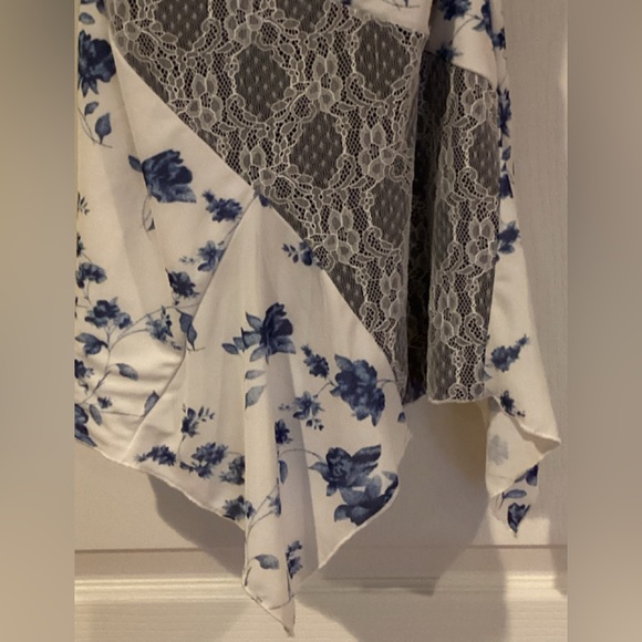 White Fox Boutique Blue and White Floral Mini Dress- Size Large - Picture 4 of 5